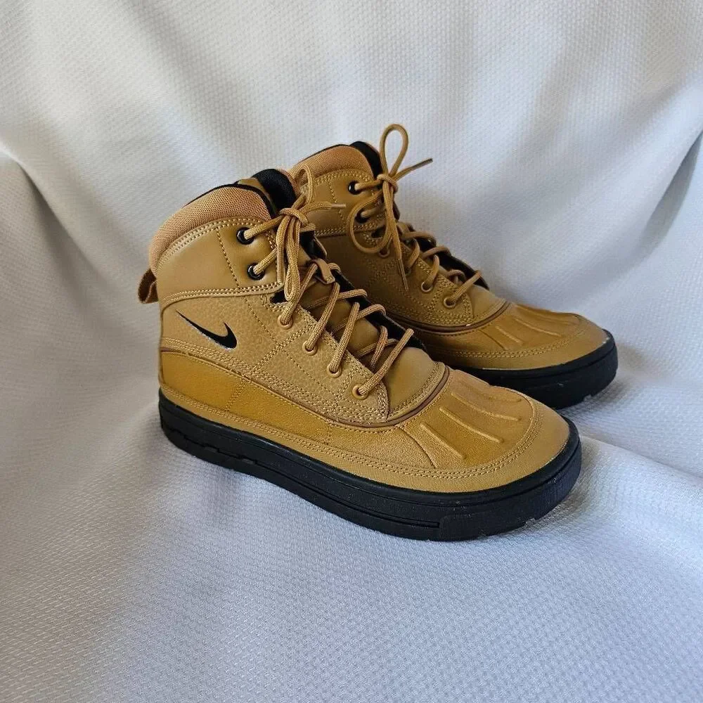 Nike Woodside 2 High Boys Sneakers Size 5.5Y in Tan